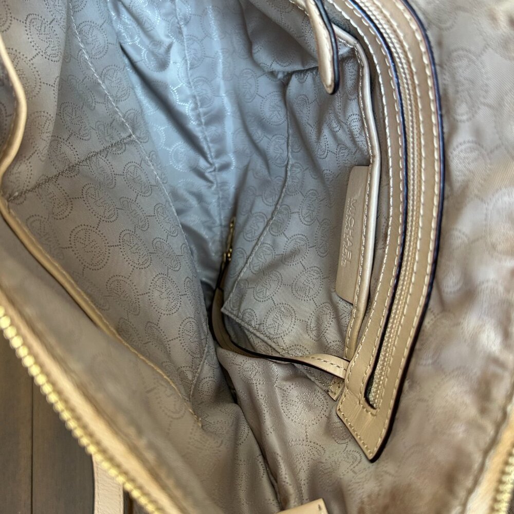 Michael Kors Shoulder Bag - Picture 10 of 16